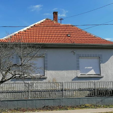 Вілла 98 Petofi Utca Balatonmagyarod Екстер'єр фото
